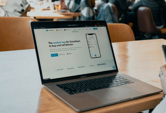 oil and gas software development mobile solutions being used to simplify and increase efficiencies in the oil and gas industry.